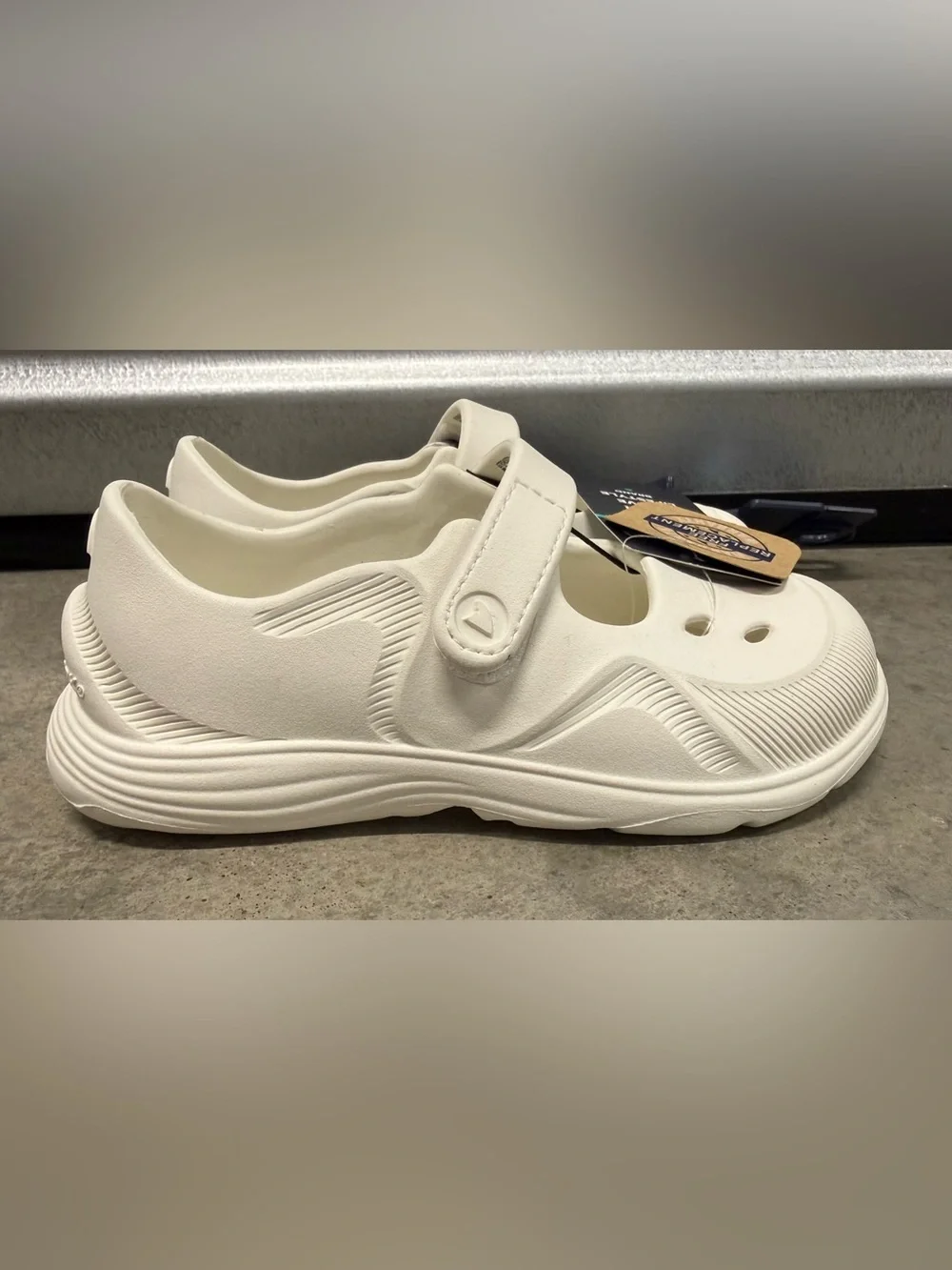 Toddler Girls’ Rugged Shark Cream Mary Jane Water Shoes Size 11 EVA NWT